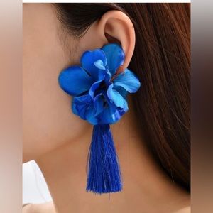 Trent Tassel earrings NIB